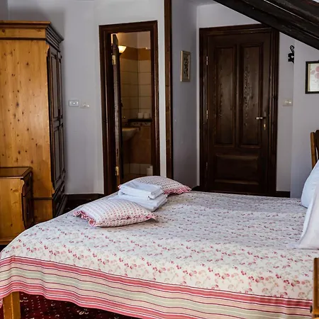 Pensiunea Casa Motului Maison d'hôtes